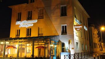 Hotel-Restaurant Lesturgeon offers a classic, welcoming atmosphere with a balcony and large windows.