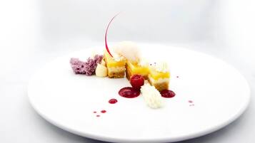 Breakfast, lunch, dinner served; French cuisine