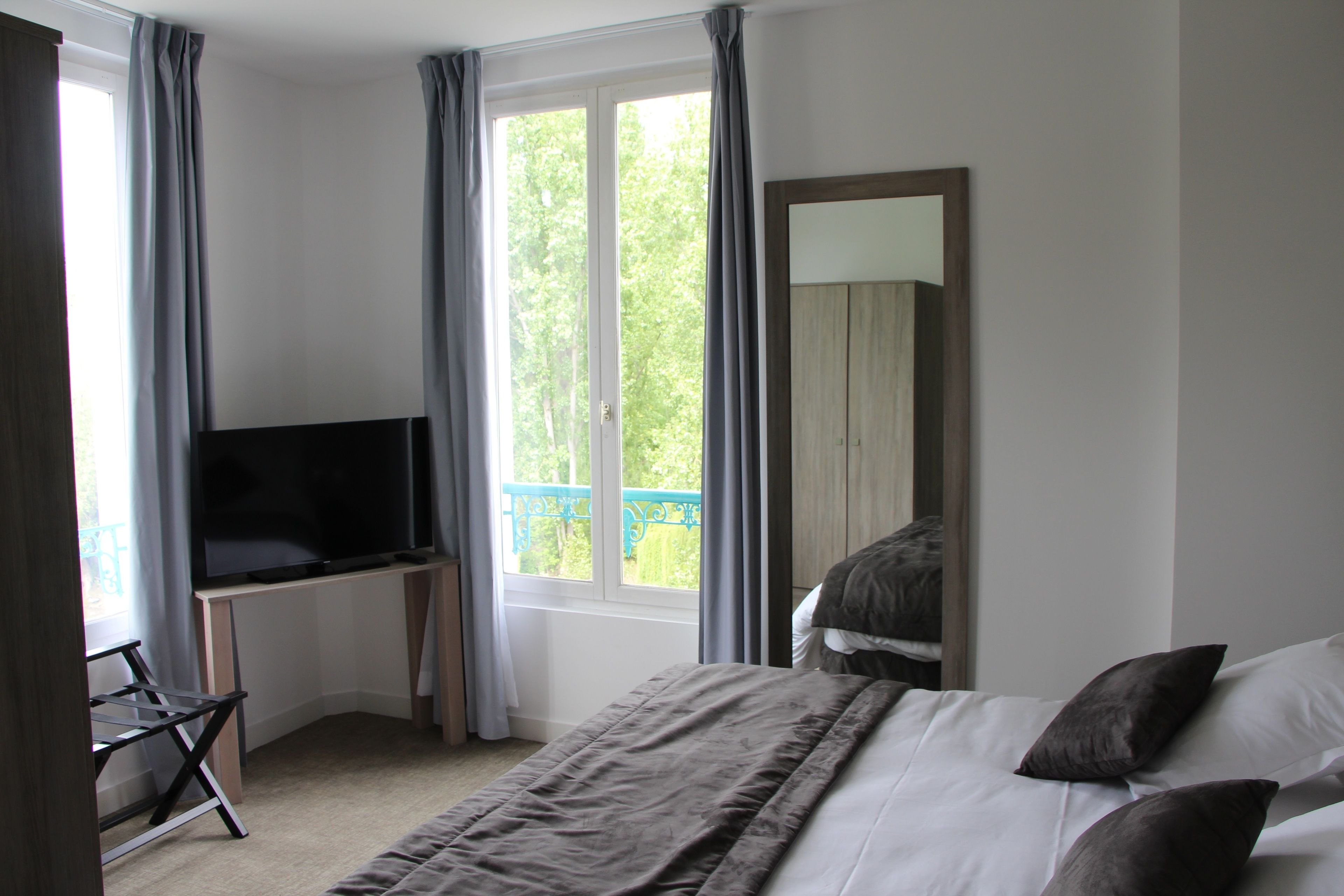 Habitación doble superior | Ropa de cama de alta calidad y minibar 