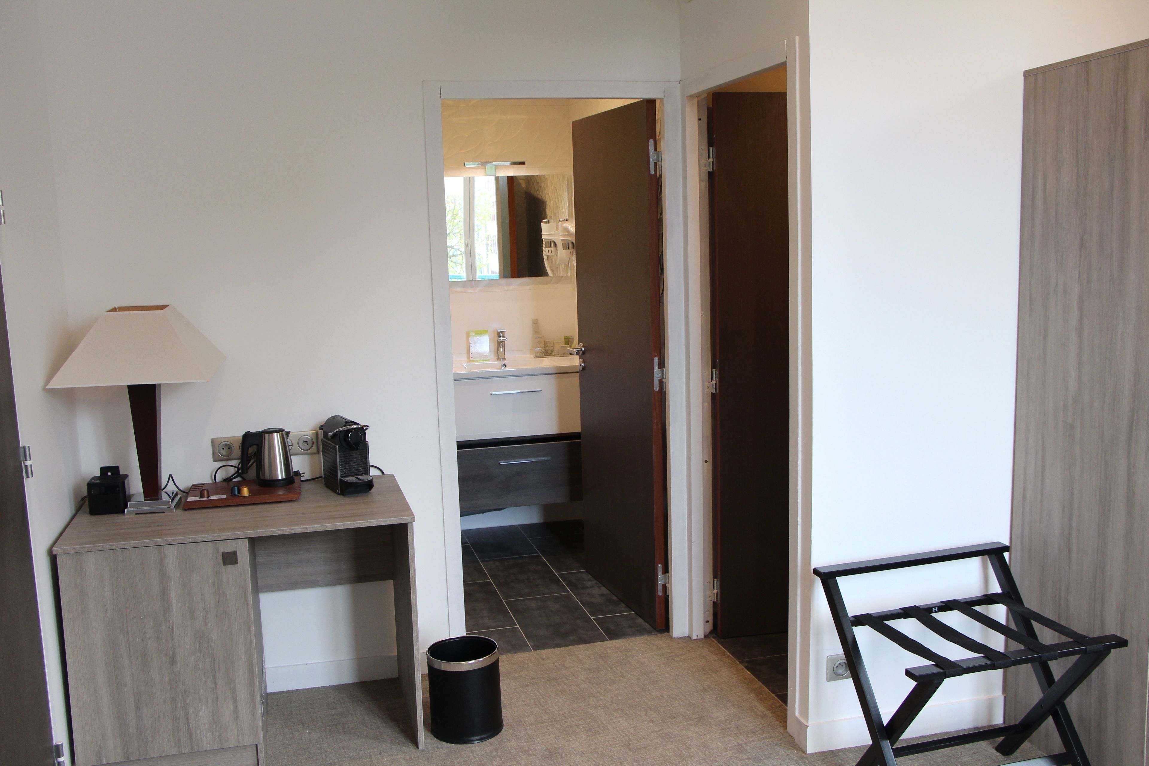 classic double room, river view (8) | room amenity