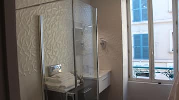 Klassieke tweepersoonskamer, uitzicht op stad (3) | Badkamer met douche