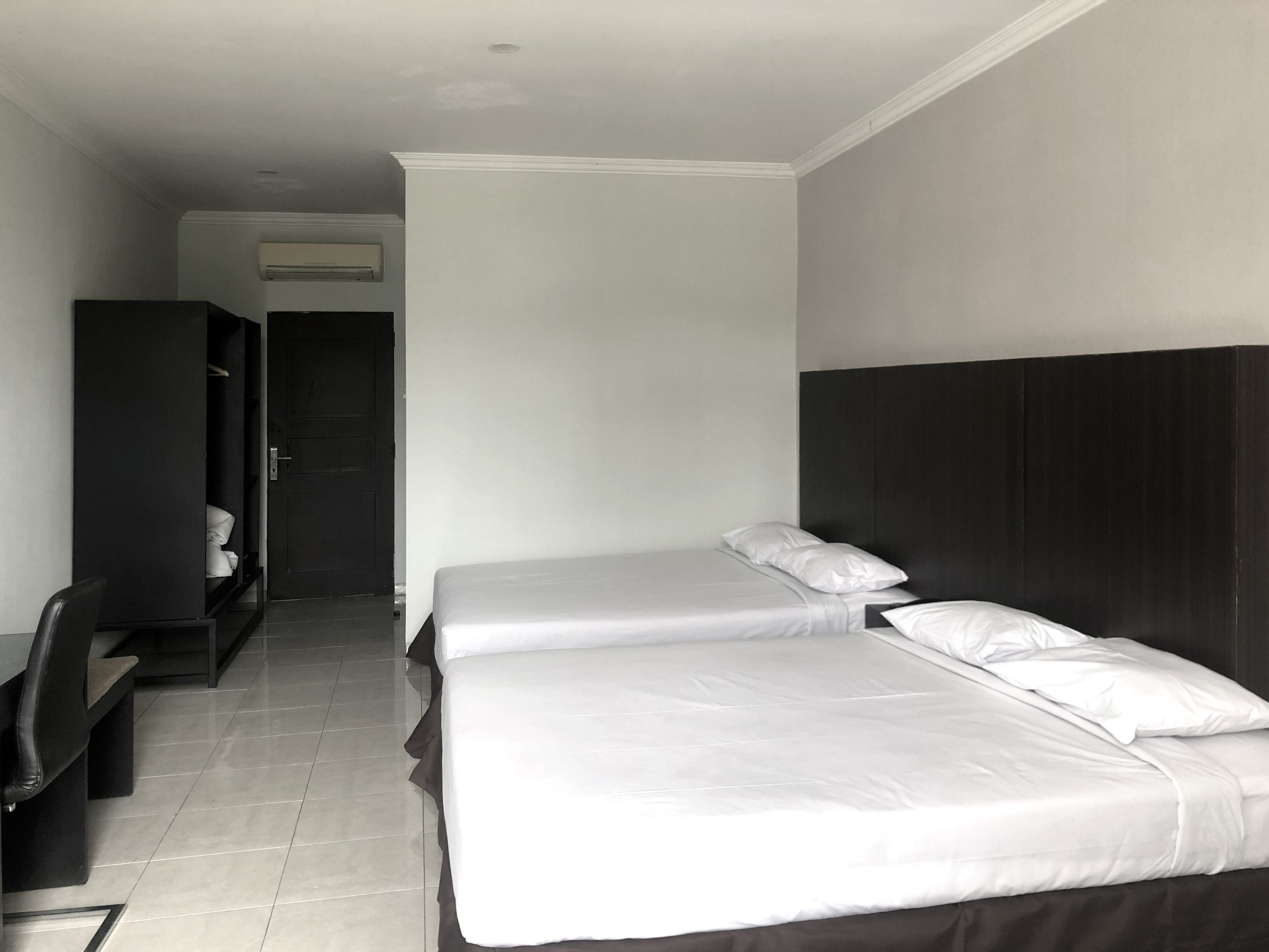 Family Triple Room | Desk, free WiFi, bed sheets