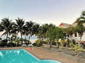 Outdoor pool - Krisada Beach Resort (Koh Samui)