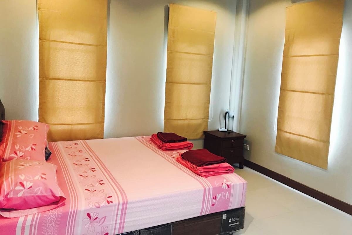 Villa | Desk, free WiFi