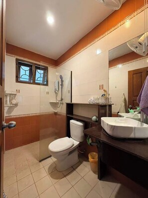 Villa, 2 Bedrooms, Sea View | Bathroom | Shower, free toiletries, towels - Krisada Beach Resort (Koh Samui)