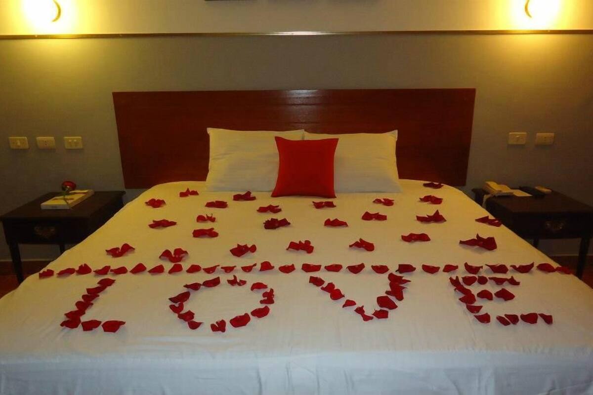 In-room safe, free WiFi, bed sheets