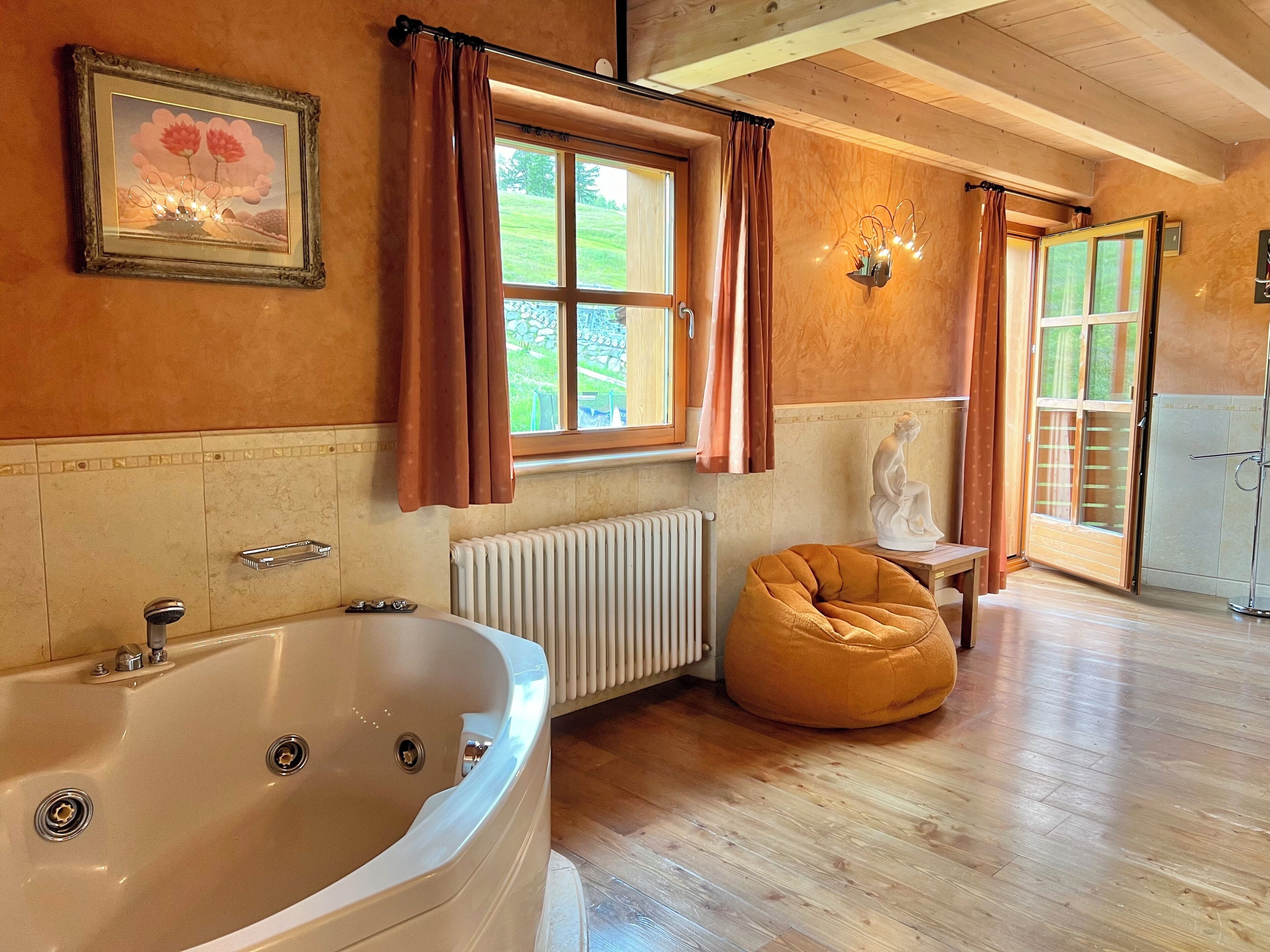 Appartement, 3 chambres, balcon | Bain à remous privé