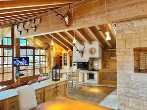 Apartment, 3 Bedrooms, Balcony | Ruang tamu