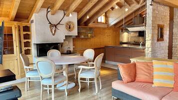 Apartment, 3 Bedrooms, Balcony | Living area