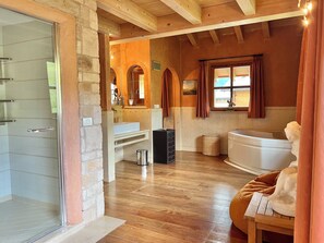 Apartment, 3 Bedrooms, Balcony | Bathroom