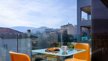 1 bedroom, premium bedding, memory foam beds, in-room safe