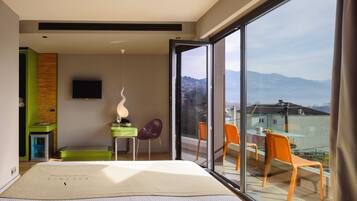 1 bedroom, premium bedding, memory-foam beds, in-room safe