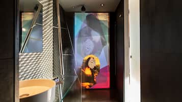 Chambre Double Confort, vue piscine | Salle de bain