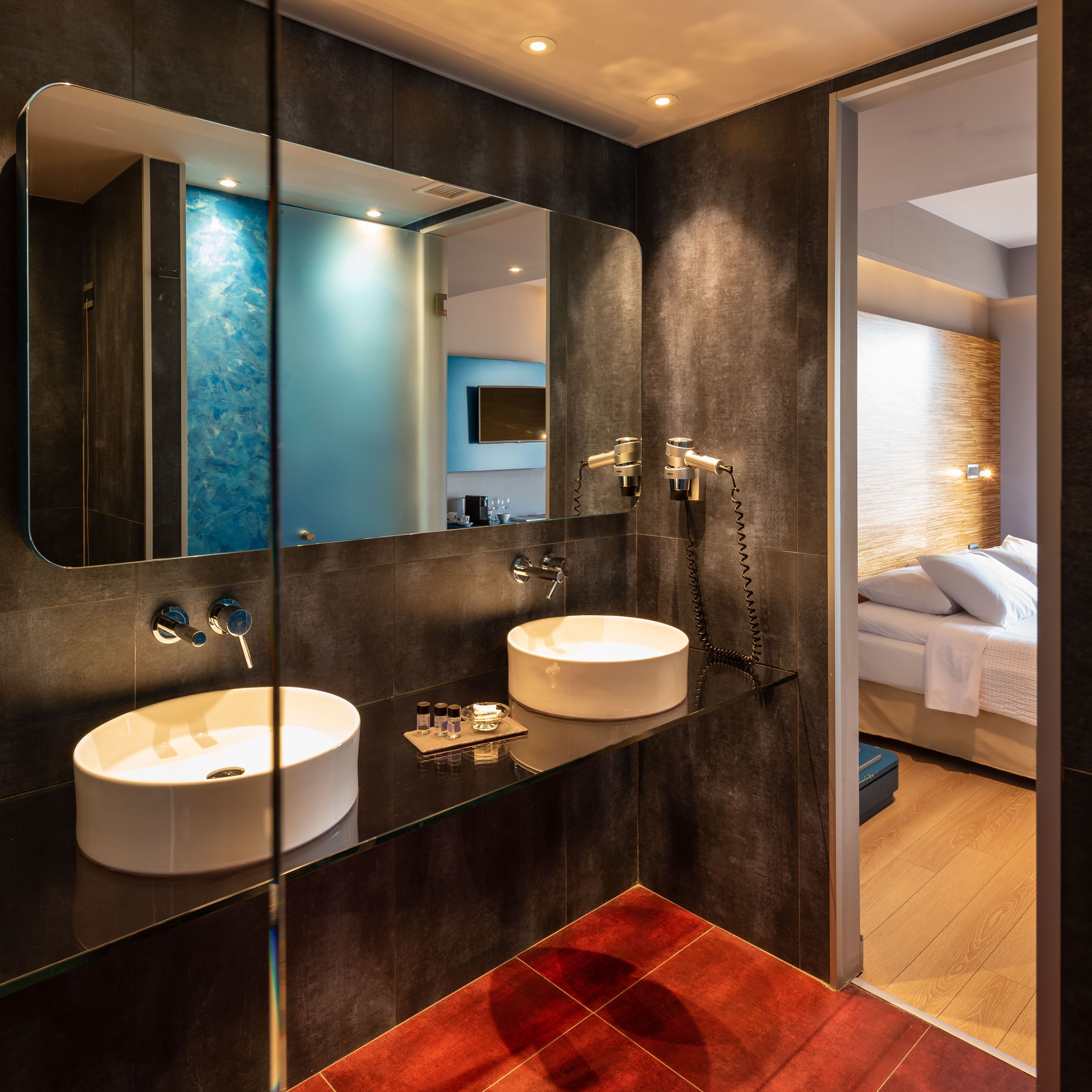 executive double room, lake view | bathroom sink