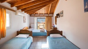 Cribs (free), WiFi (free) - Malvasia Corner Studios (Monemvasia)