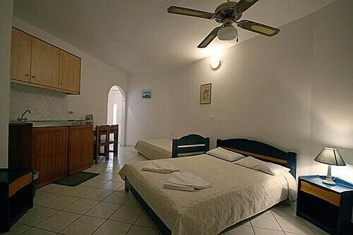 Triple Room, Sea View | Katil bayi/kot (percuma), Wi-fi percuma