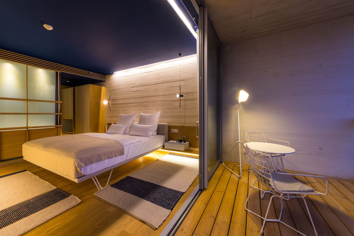 premium bedding, minibar, in-room safe, desk