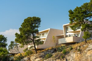 Exclusive Villa, 2 Bathrooms, Sea View | Front of property