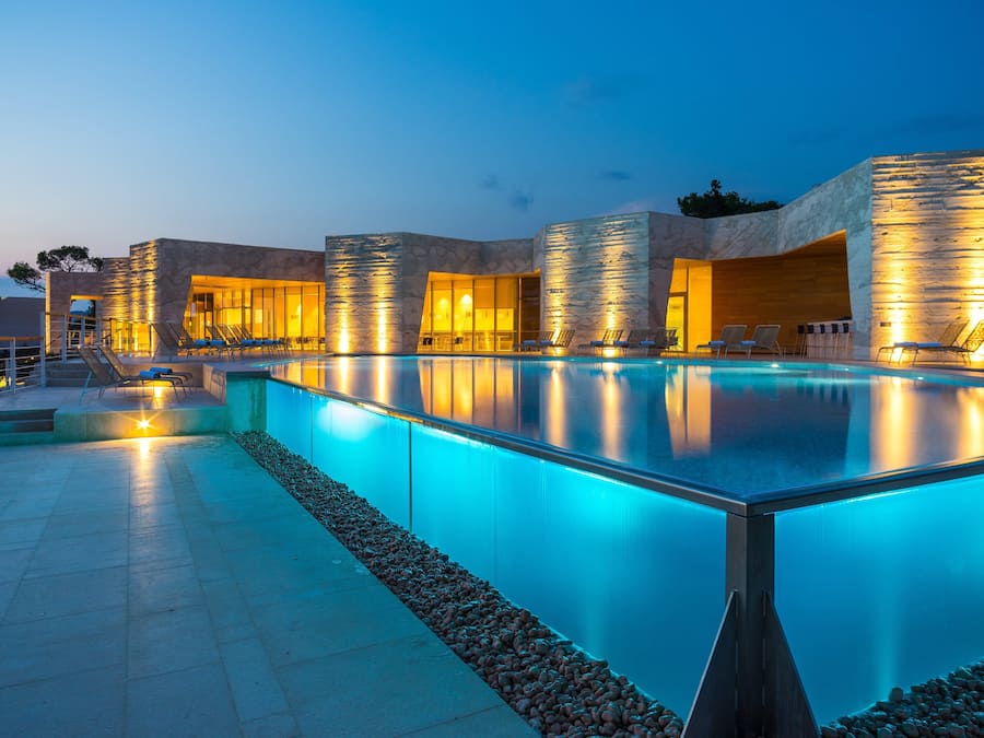 Piscine couverte, 3 piscines extérieures, tentes de plage