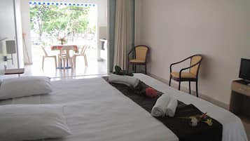高级开间套房, 1 张特大床, 露台, 部分海洋景观 | 1 多间卧室、高档床上用品、Select Comfort 床、特色装修