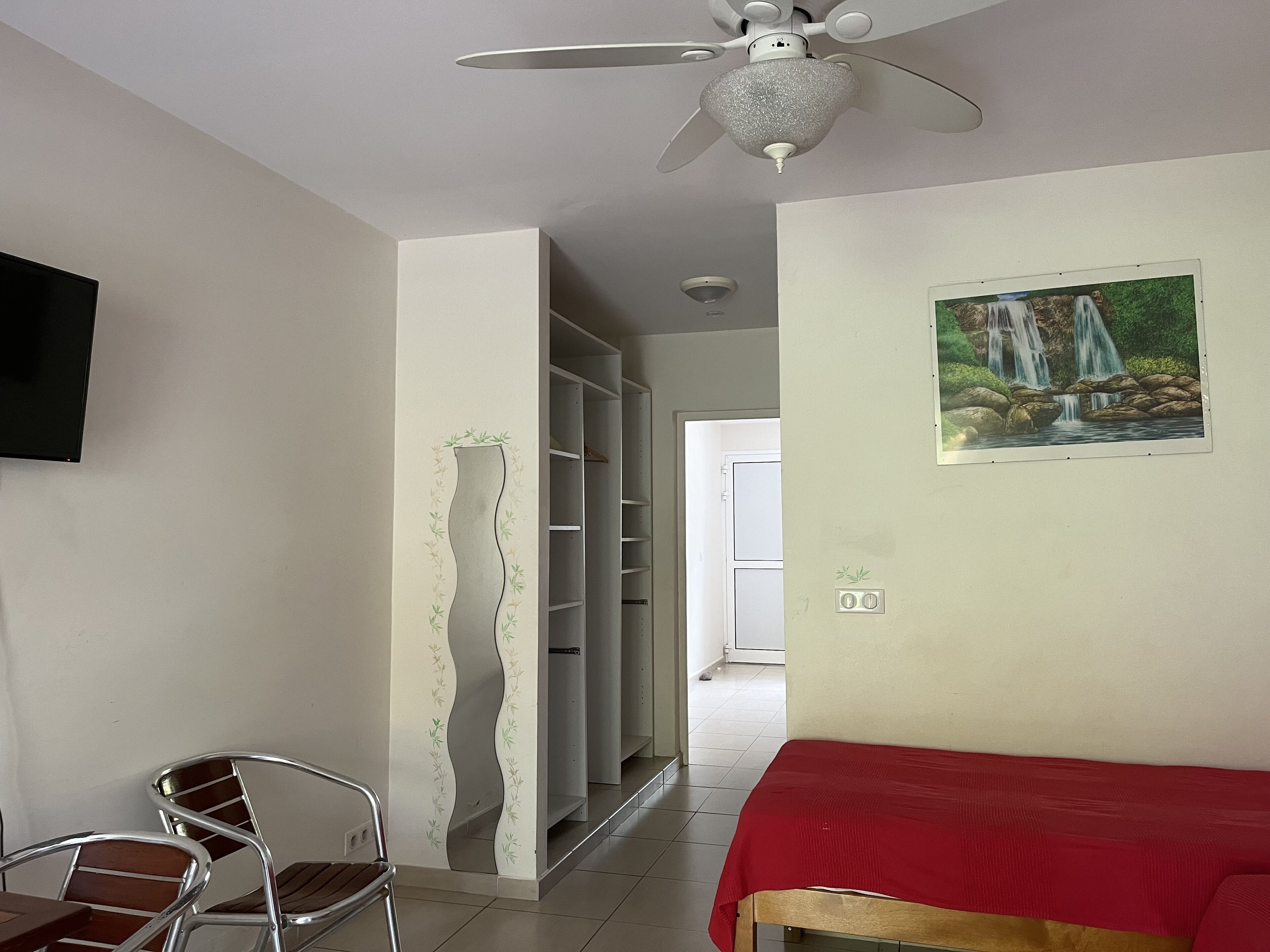 100-cm led tv with digital channels, tv