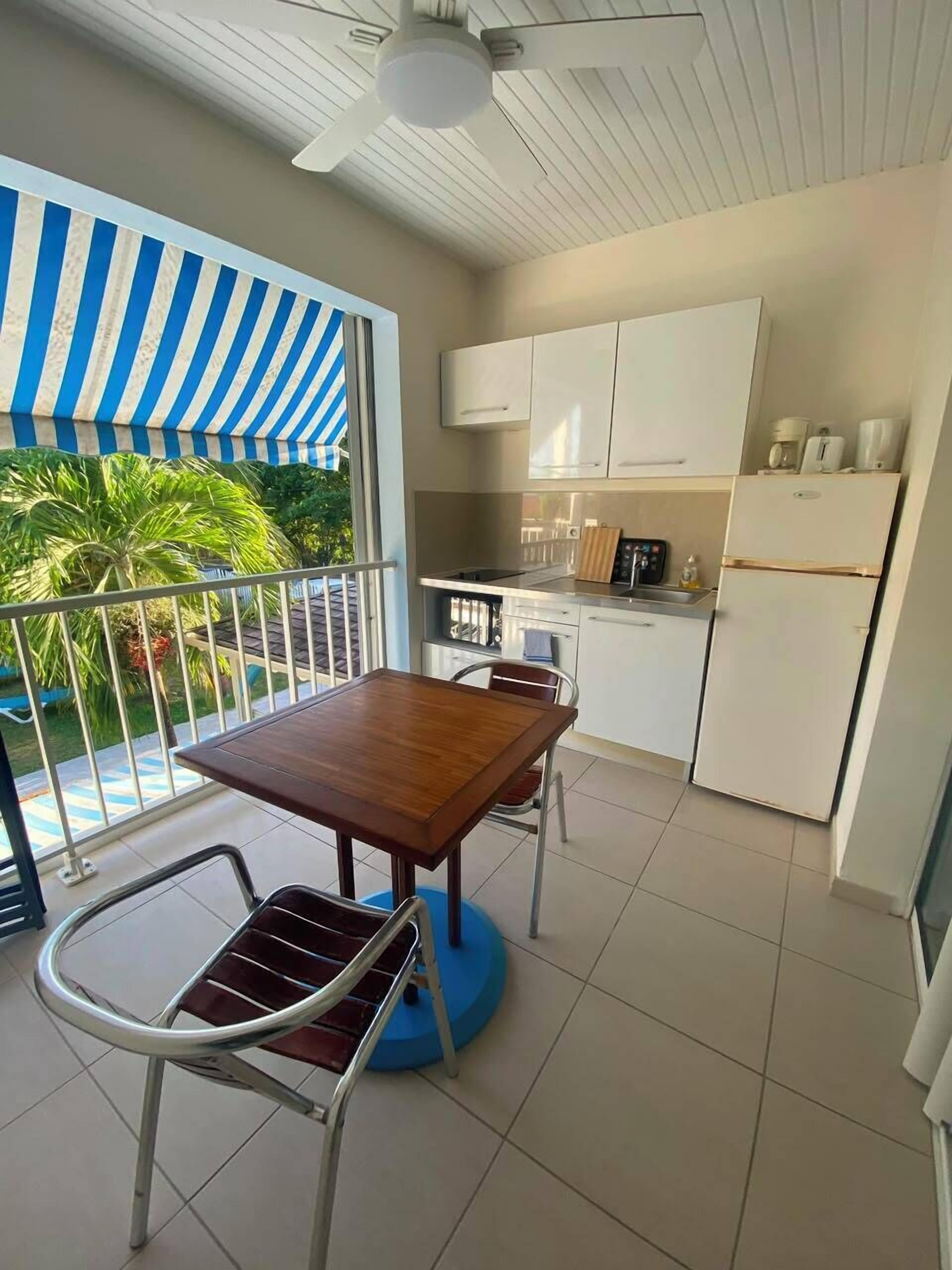 Superior Studio Suite, 1 Katil Raja (King), Terrace, Garden View | Teres/patio