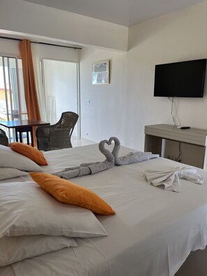Superior Studio Suite, 1 King Bed, Terrace, Partial Ocean View | 1 bedroom, premium bedding, Select Comfort beds, individually decorated - Hôtel Douce Vague (Sainte-Luce)