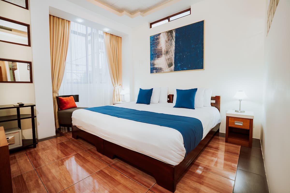 Deluxe Room, 1 Bedroom, Bathtub, Tower | 1 bedroom, in-room safe, laptop workspace, free WiFi