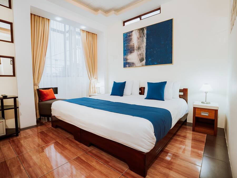 Deluxe kamer, 1 slaapkamer, bad, in toren | Een kluis op de kamer, een laptopwerkplek, gratis wifi, beddengoed