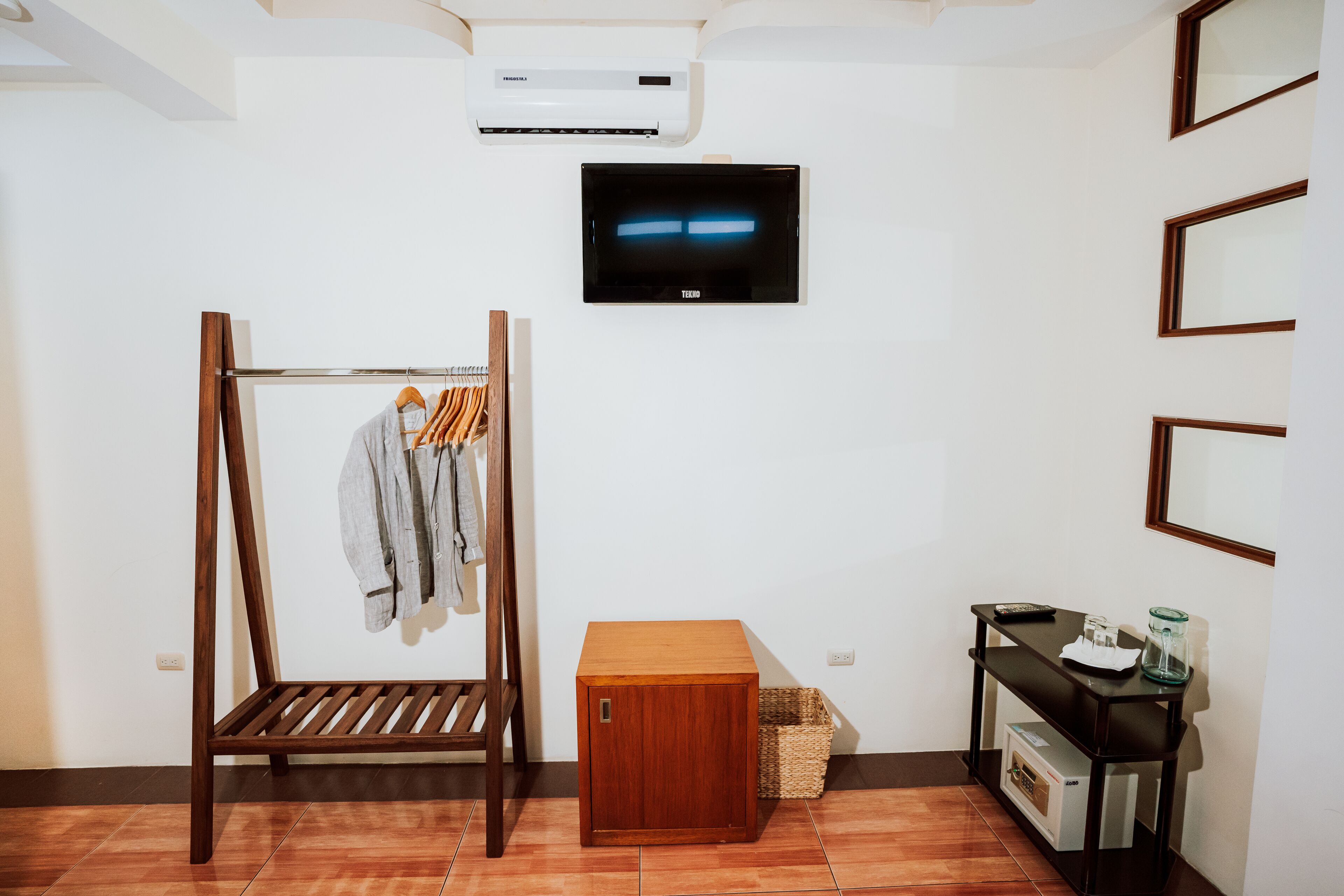 deluxe room, 1 bedroom, bathtub, tower | in-room safe, laptop workspace, free wifi, bed sheets