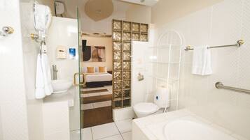 Superior-Zimmer | Badezimmer | Haartrockner, Seife, Shampoo, Toilettenpapier