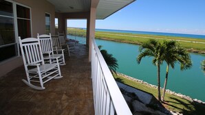 Villa Panoramique, 4 chambres, balcon, vue océan | Vue de la chambre