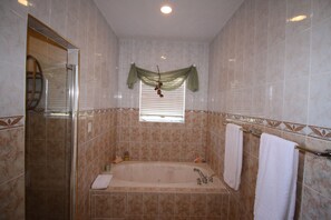 Panoramic Villa, 4 Bedrooms, Balcony, Ocean View | Deep-soaking bathtub