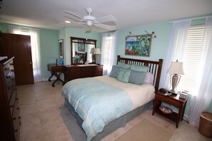 Villa panorámica, 4 habitaciones, balcón, vista al océano | 1 habitación, minibar, tabla de planchar con plancha y wifi gratis 