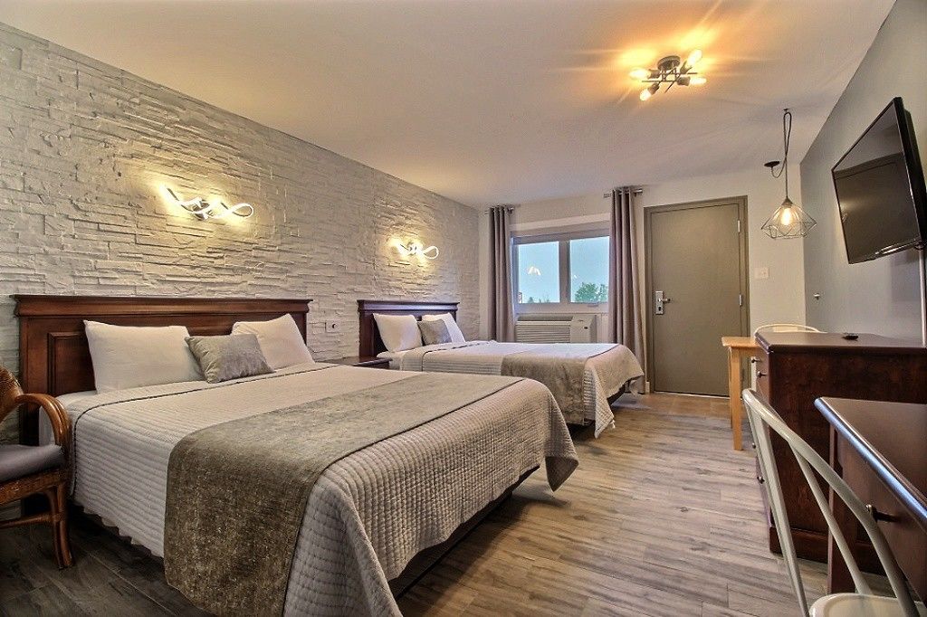 مكتب وواي فاي مجانًا وملاءات أسرّة