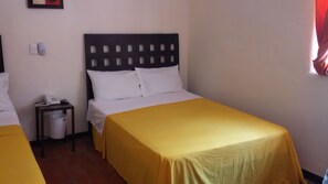 Family Room, Multiple Beds, Private Bathroom | Free WiFi, bed sheets - Posada Hotel Punto Guadalajara (Guadalajara)