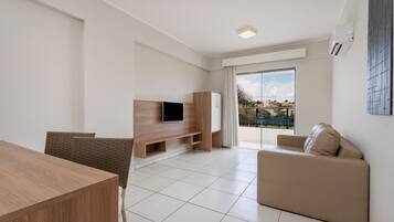 1 makuuhuone, minibaari, tallelokero huoneessa, pimennysverhot