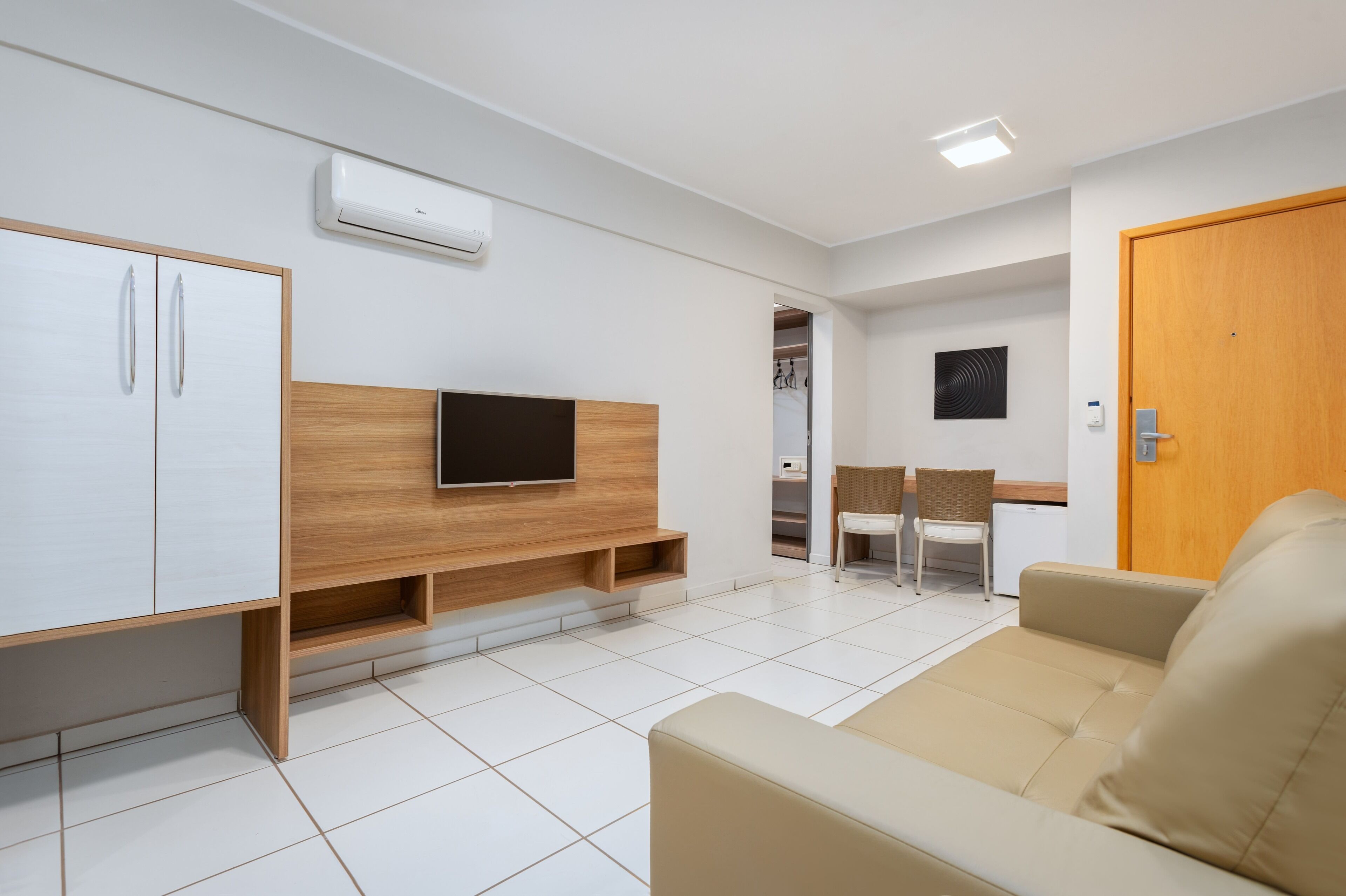 32-inch lcd tv with cable channels, tv, table football