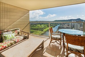 Panoramic Studio, Ocean View, Sea Facing | Balcony - Island Colony by Hawaii Ocean Club (Honolulu)