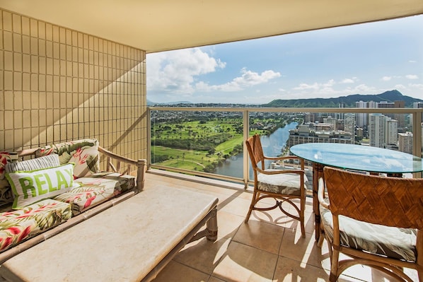 Panoramic Studio, Ocean View, Sea Facing | Balcony - Island Colony by Hawaii Ocean Club (Honolulu)