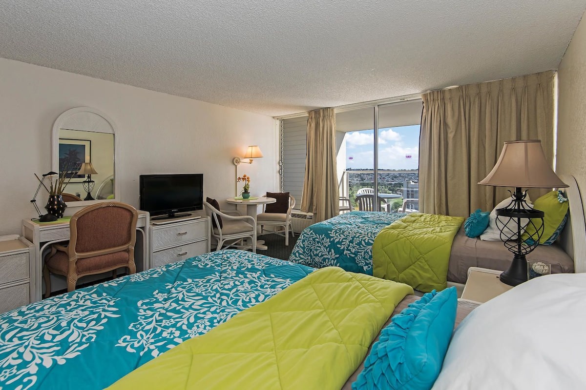 Studio (Diamond Head, Ocean View) | In-room safe, desk, iron/ironing board, free WiFi