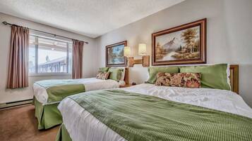 Suite, Connecting Rooms | Iron/ironing board, free WiFi, bed sheets