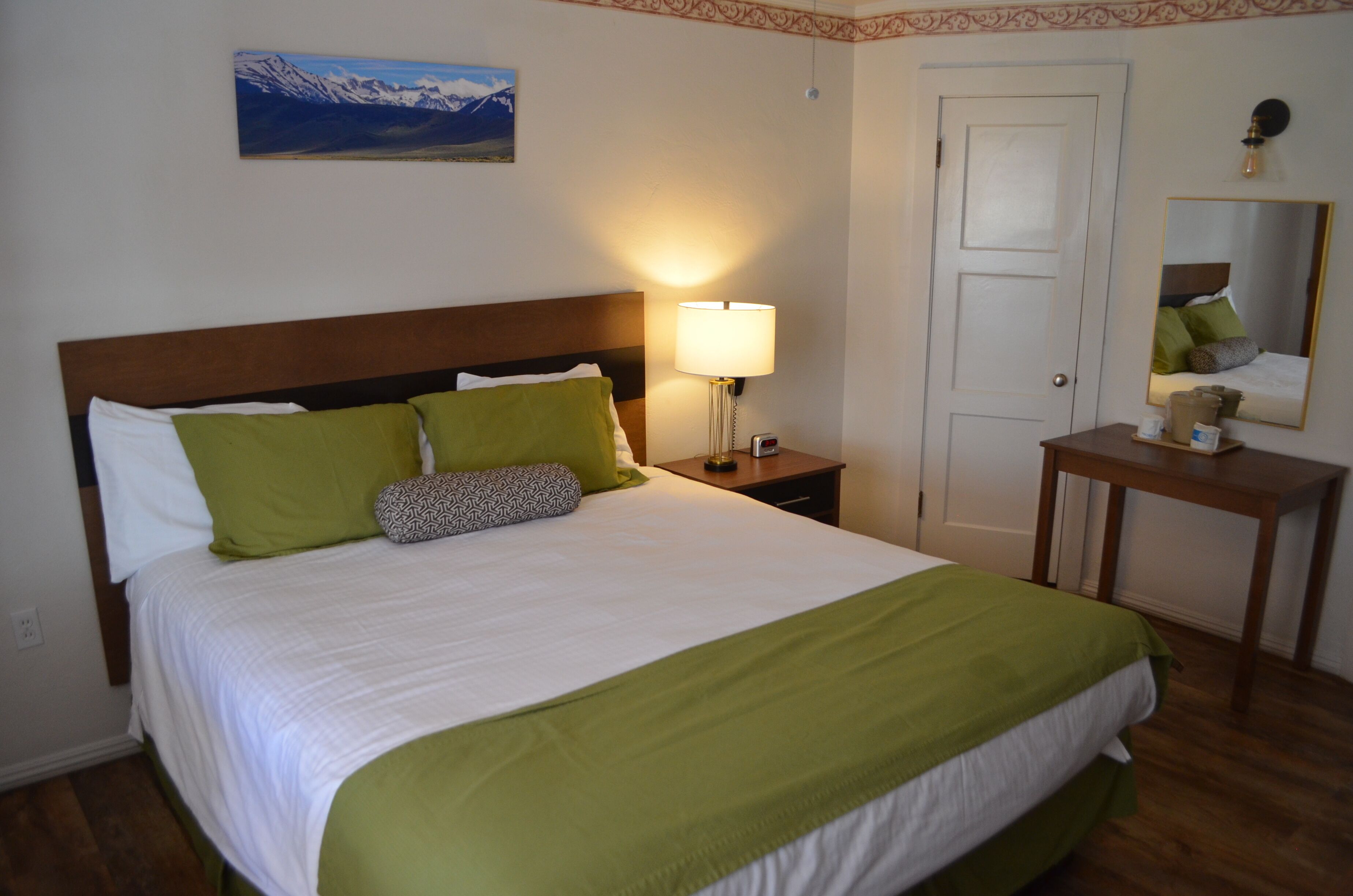 standard room, 1 king bed | individually decorated, individually furnished, iron/ironing board