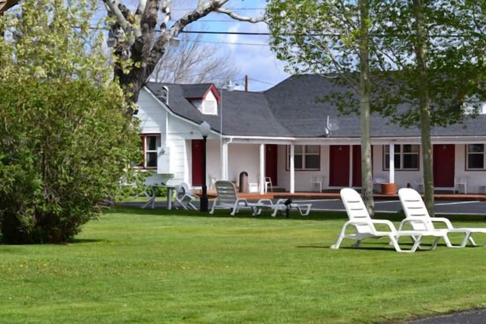 Silver Maple Inn And The Cain House