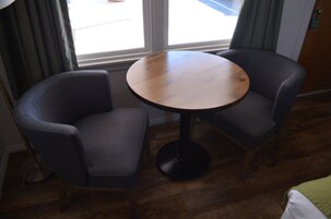 标准房, 1 张特大床 | 特色装修、特色家居、熨斗/熨衣板、免费 WiFi