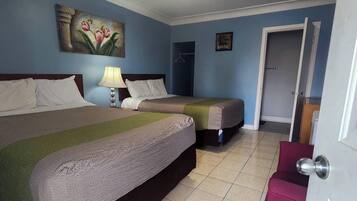 Rom – premier, 2 dobbeltsenger, ikke-røyk | Skrivebord og wi-fi (inkludert)