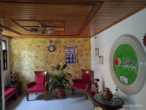 20 インチの薄型テレビ (ケーブル放送視聴可)、テレビ