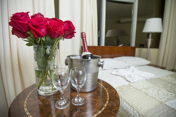 Double Room | Room service – dining