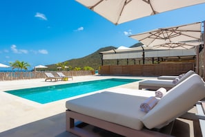 Outdoor pool, sun loungers - Le Domaine Anse Marcel Beach Resort (Anse Marcel)