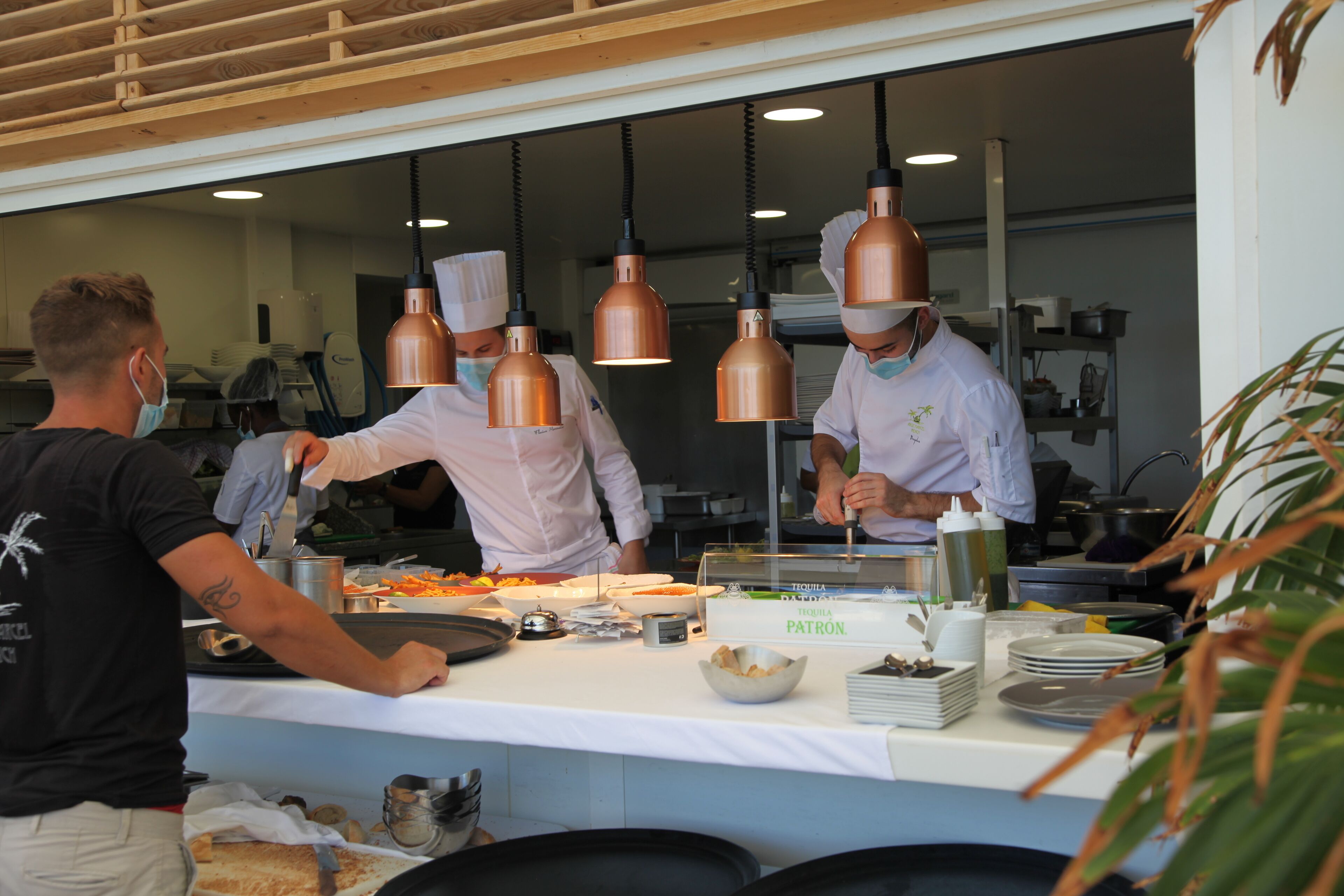 Breakfast and lunch served, local cuisine